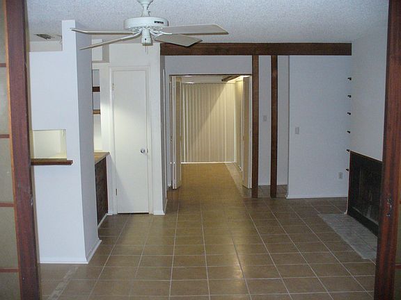 2nd image of 2869 Par Ln APT C