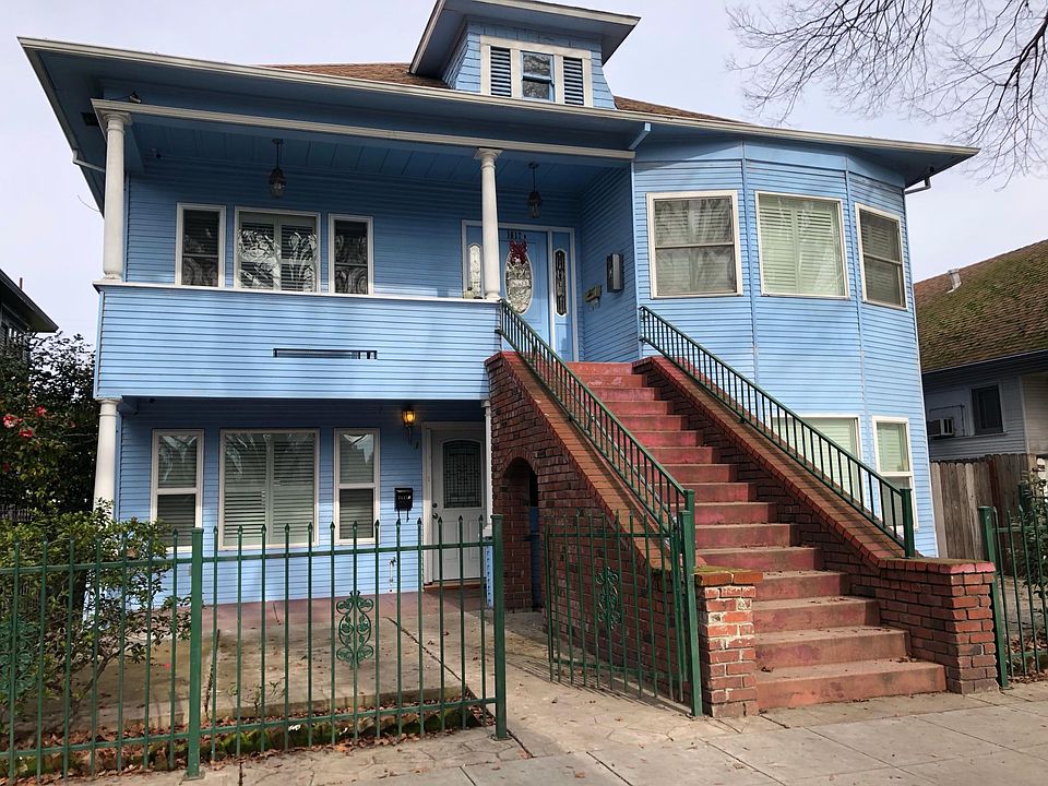 1915 High-water Craftsman Bungalow, front gate