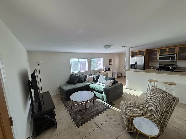 1628 Helix St — Photo 37