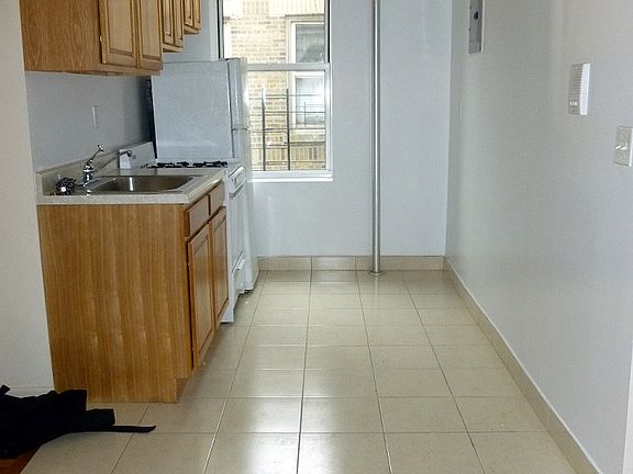 4th image of 514 W 211th St APT 6A