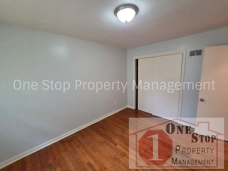 509 SE Browning Ave — Photo 8
