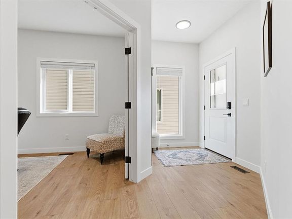 3rd image of 117 S Ranchers Vw S