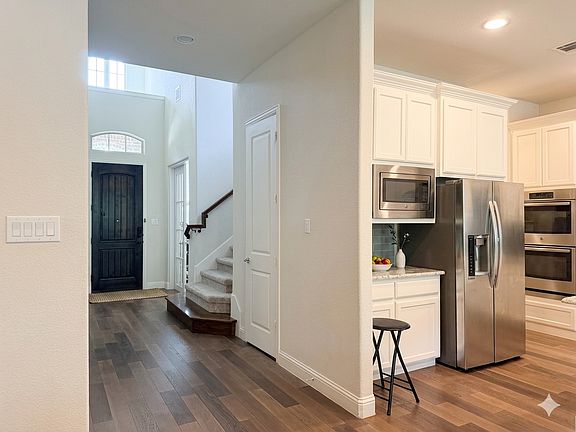 5th image of 8837 Laurel Ln