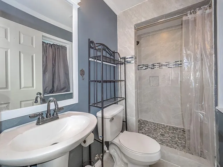 700 N Gladys St — Photo 21