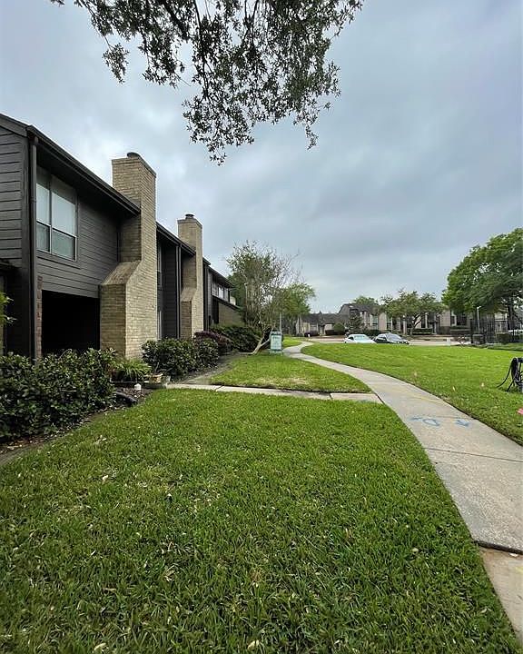 1st image of 2305 Broadlawn Dr