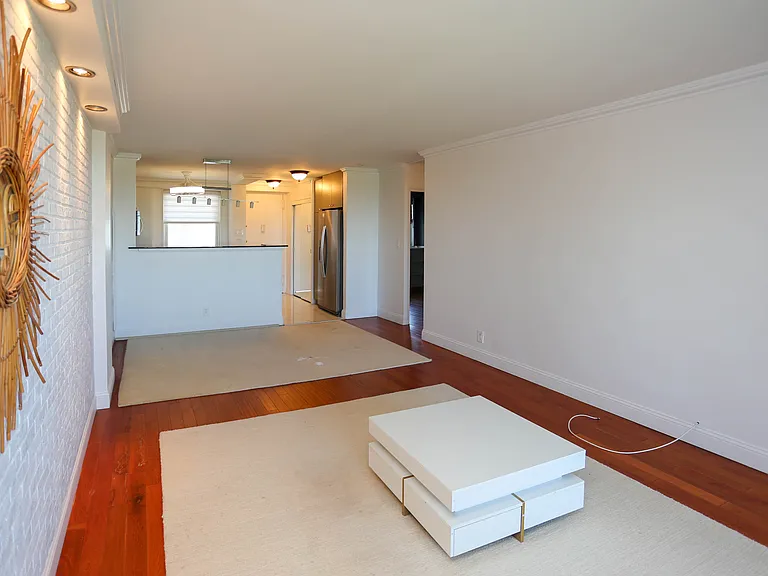 91 Strawberry Hill Ave #923 — Photo 18