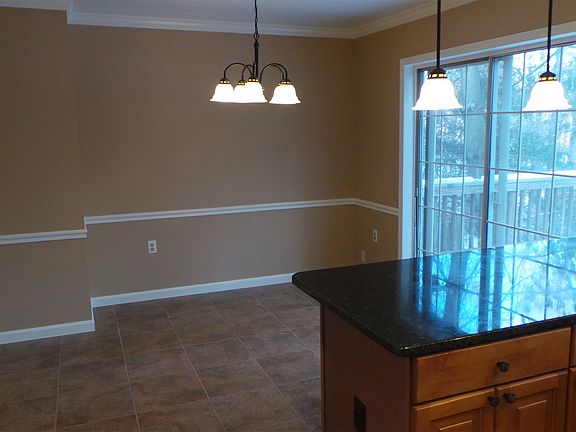 NEW Kitchen Eating area