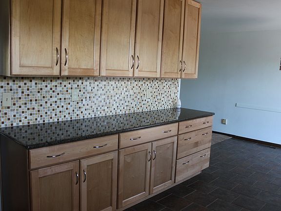 3rd image of 615 Pioneer Ln