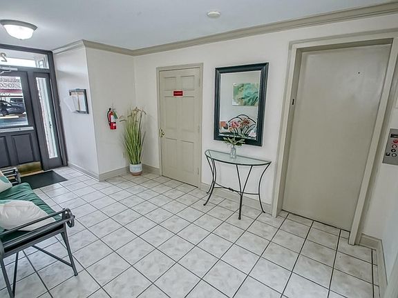 4th image of 2601 Metairie Lawn Dr #209