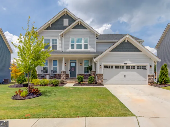 975 Michigan Cir, Hoschton, GA 30548