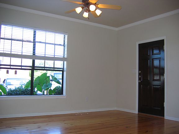 4th image of 215 E Oak St