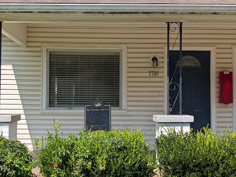 3704 Fairview St SW — Photo 10