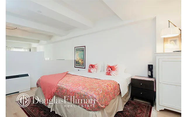 Rented by Douglas Elliman | media 19
