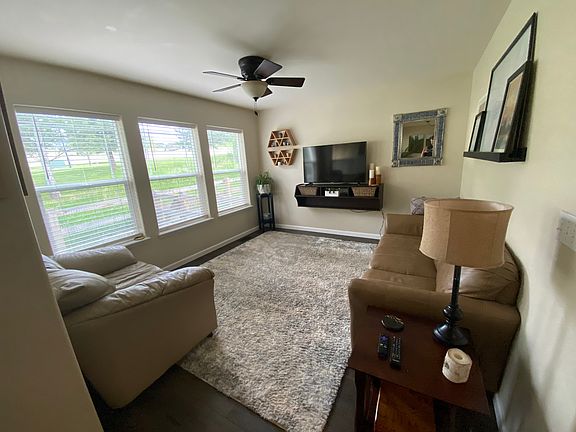 5th image of 114 E Cathedral Ct