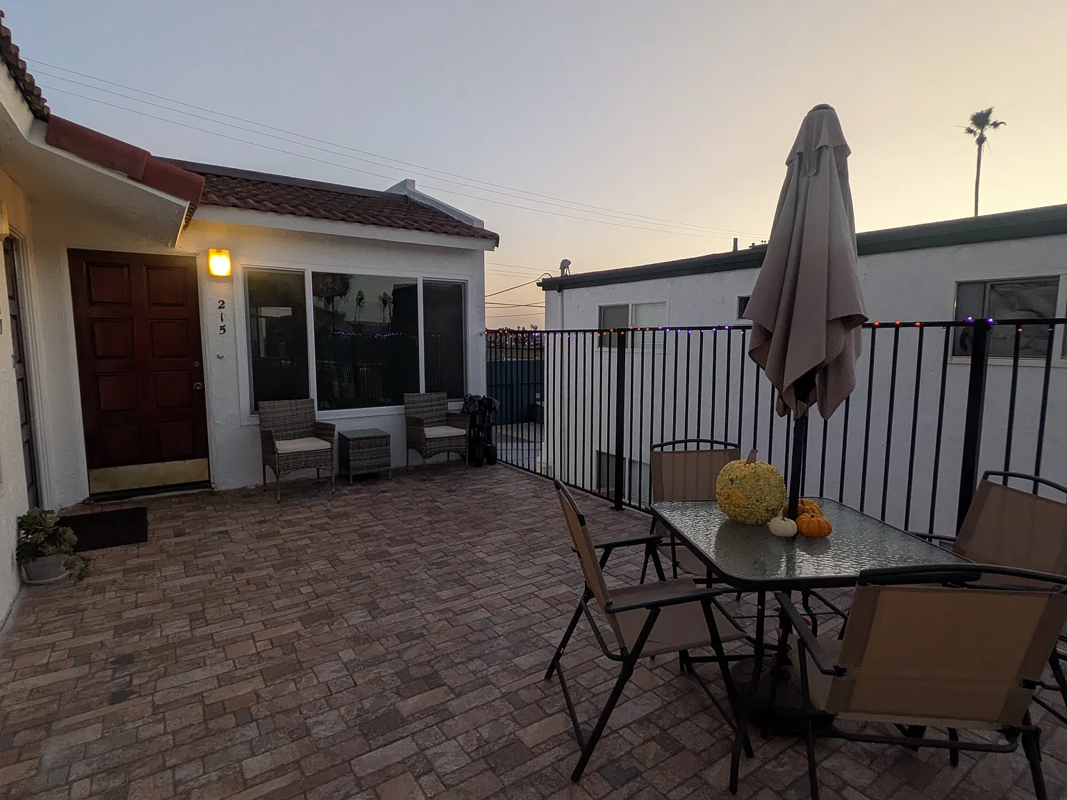 2 bed, 1.5 bath, 875 sqft, $2,600 — Photo 2