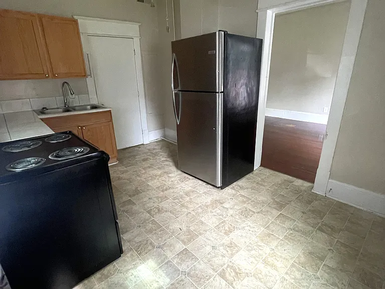 623 Elm Ave SW #A — Photo 2