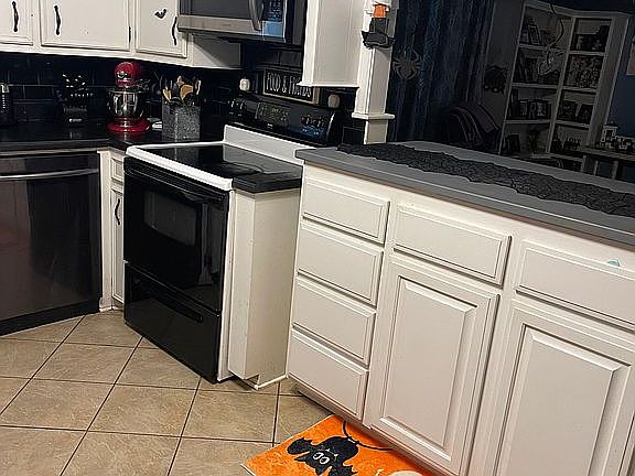 3rd image of 1049 Binns Dr