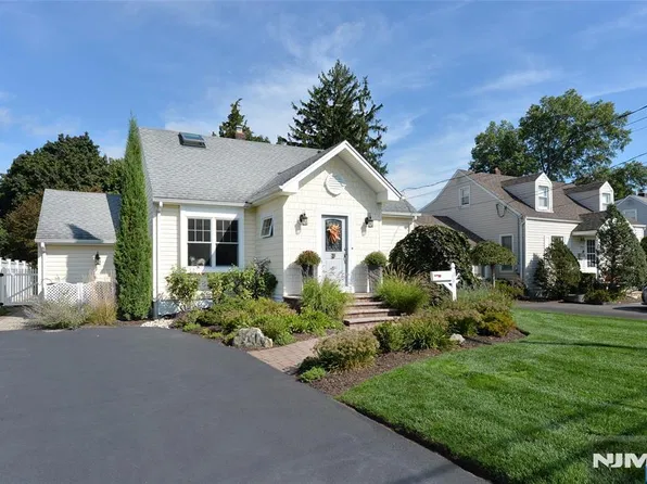 36 Manor Avenue, Pequannock Township, NJ 07444
