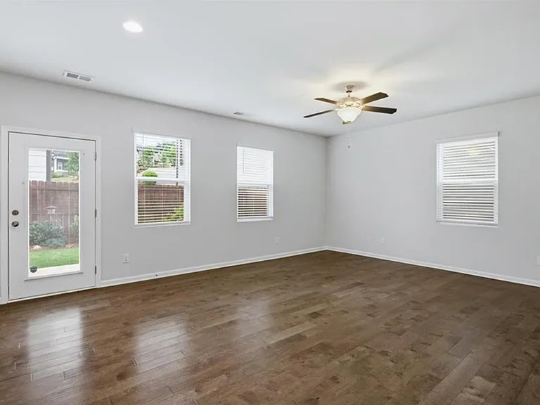 585 Summit Point — Photo 2