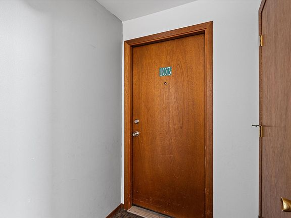 5th image of 3121 W Hood Ave APT E103
