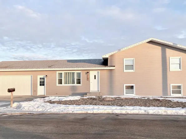 1102 W Dr, Bowman, ND 58623