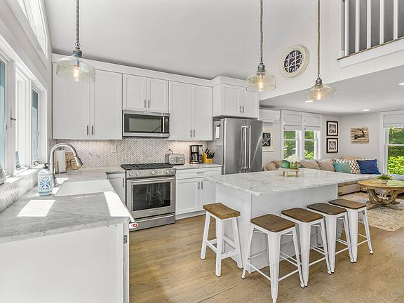 2nd image of 15 Halyard Circle