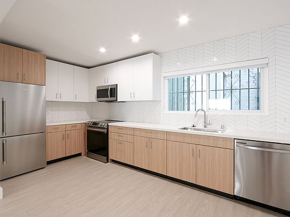 3rd image of 1727 N Edgemont St #8