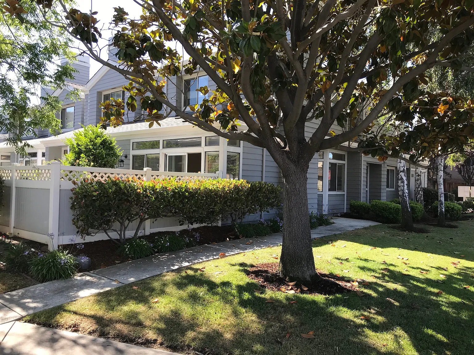 3 bed, 2.5 bath, 1718 sqft, $4,395 — Photo 3