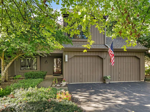 600 Old Barn Rd, Lake Barrington, IL 60010