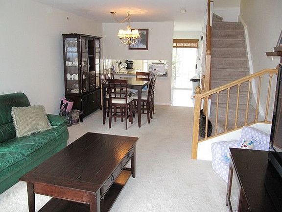 3rd image of 104 Park Ridge Ln #104