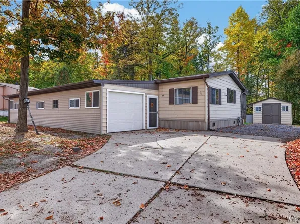 91 Waterview Pkwy, Hamburg, NY 14075