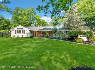 17 Holly Ct, Middletown, NJ 07748