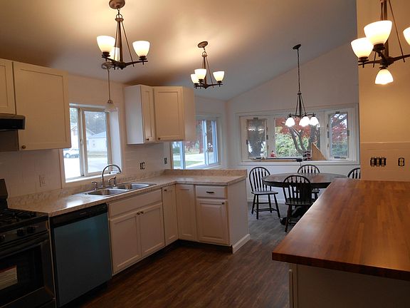 3rd image of 337 Blackstone Dr
