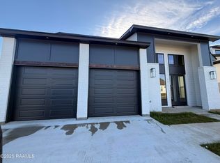 111 Meadow Walk Dr, Broussard, LA 70518