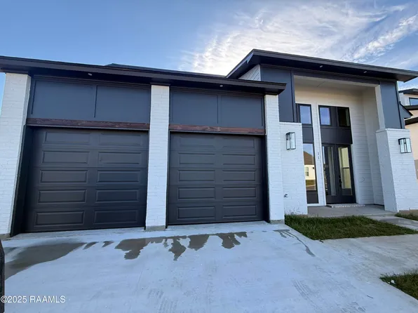 111 Meadow Walk Dr, Broussard, LA 70518