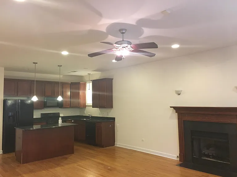 915 W Dakin St — Photo 6
