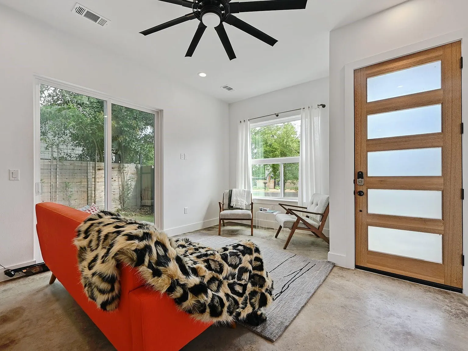 4 bed, 3.0 bath, 2102 sqft, $4,500 — Photo 4