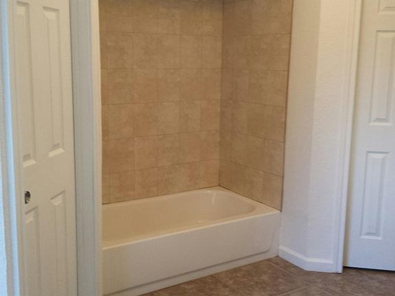 4th image of 2701 Moss Ln