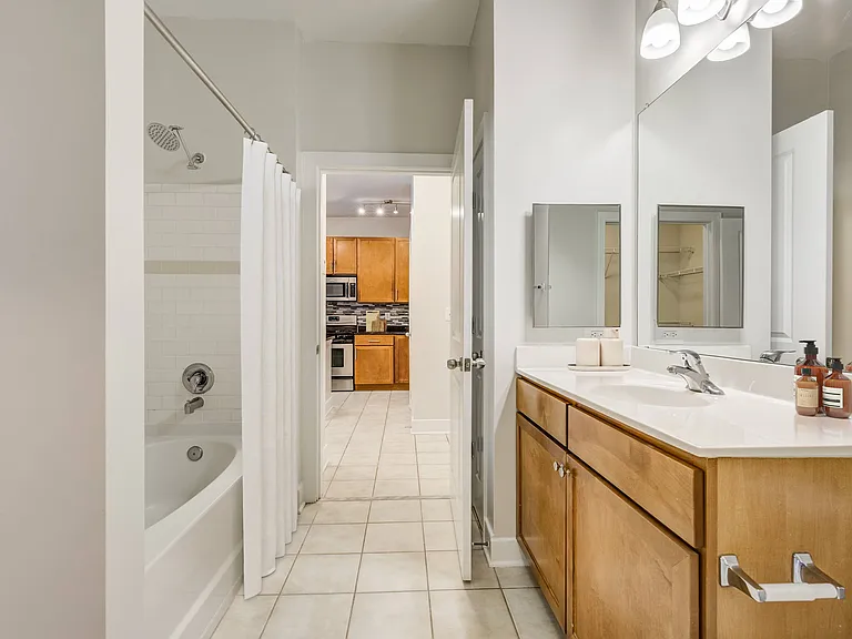 Residence at Tribeca — Photo 18