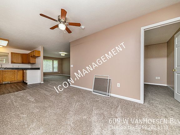 3rd image of 609 W Van Hoesen Blvd
