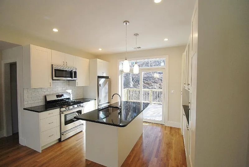 143 Marcella St #1X