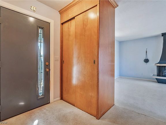 3rd image of 1381 Circle Hill Rd SE