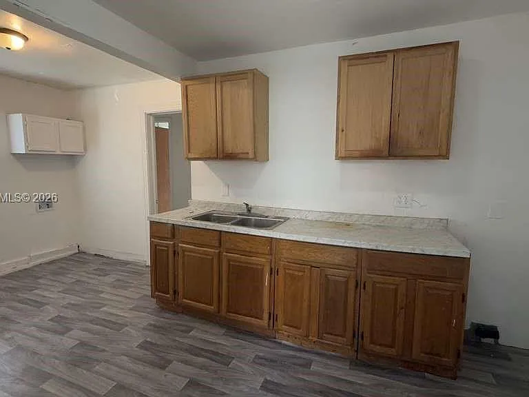2748 Broadway Ave — Photo 41