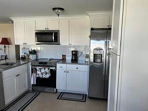 2nd image of 602 SW Jeanne St