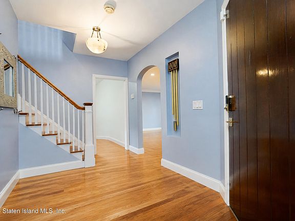 5th image of 34 Holsman Rd