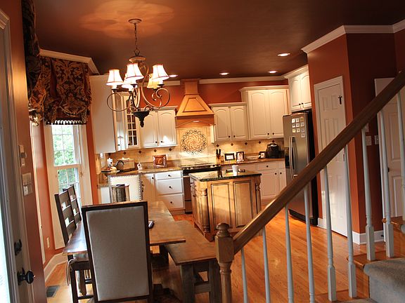3rd image of 921 Wrenwood Dr