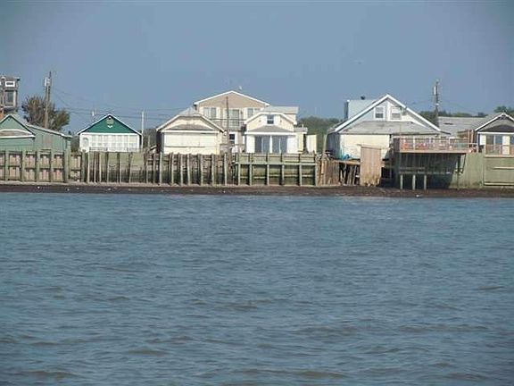 3rd image of 51 Beach Ave