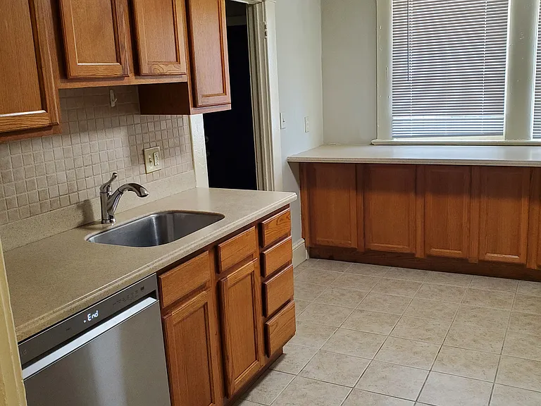 1018 Hemphill Ave NW — Photo 5