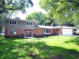 1654 Stanbridge Ave, Roseville, MN 55113