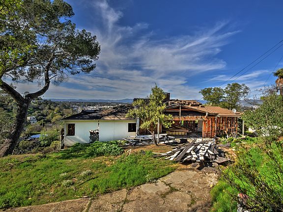 3rd image of 3779 Berry Dr